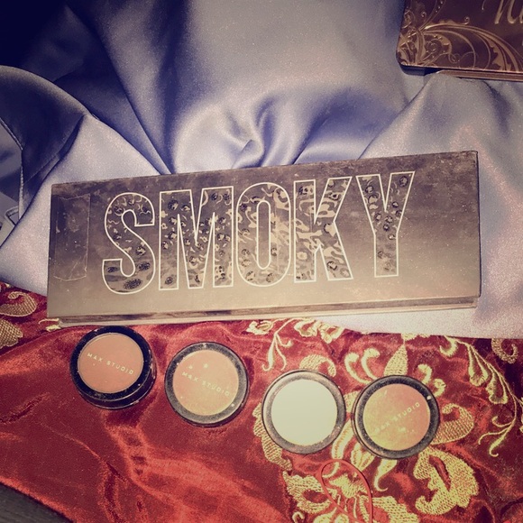 Makeup bundle - Picture 1 of 2